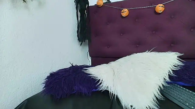 merlinaadams  online show from October 16, 7:27 pm