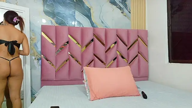 littleebonny online show from December 21, 1:04 pm