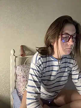 BeatriceTender online show from February 8, 8:45 pm