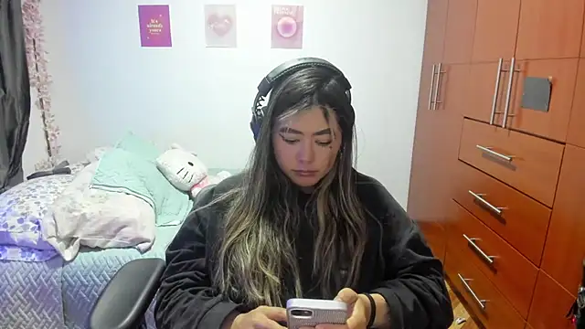 StephaniFox online show from October 20, 4:15 am