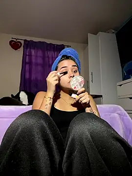 Kimmymadison- online show from January 8, 8:57 pm