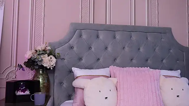 LucyAddison online show from December 22, 8:28 am