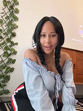 HaileyDiana online show from June 14, 1:00 pm