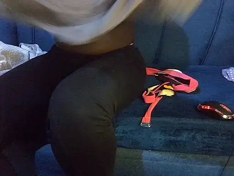 pretty alma20 online show from April 21, 1:42 am