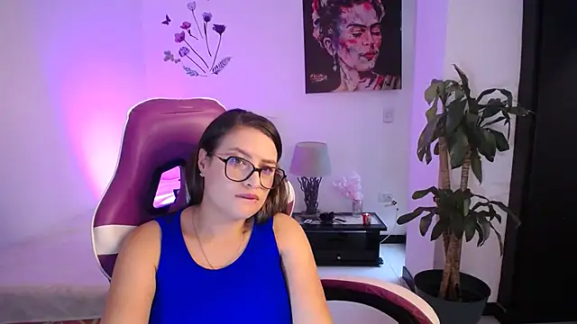 esmeraldaa230 online show from March 1, 9:36 pm