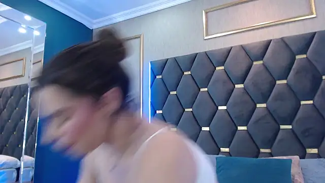 ThaniaJones online show from November 5, 12:10 pm