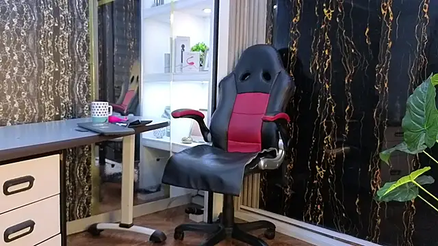 MissEscarleth online show from September 30, 2:50 am