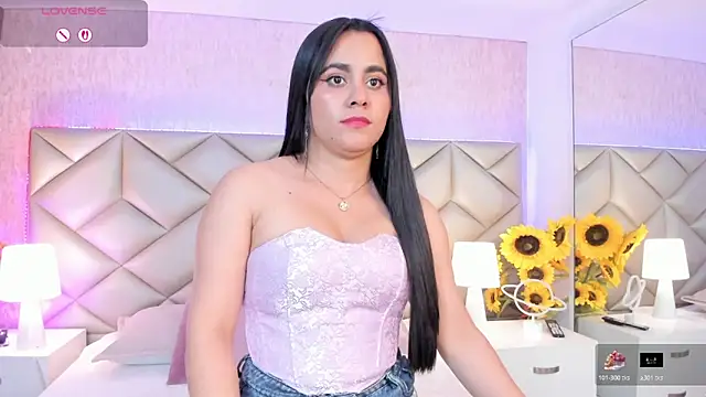 Brenda Garcia online show from December 5, 8:32 pm