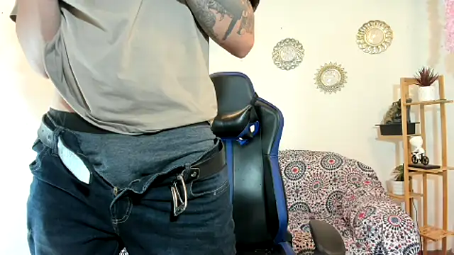 oliverhot2005 online show from September 20, 9:02 pm