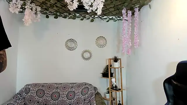 oliverhot2005 online show from September 19, 8:52 pm