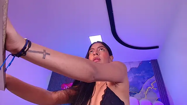 hot dione online show from February 28, 7:57 pm