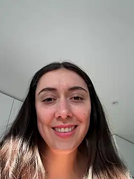 emiliasommer online show from October 18, 2:42 pm