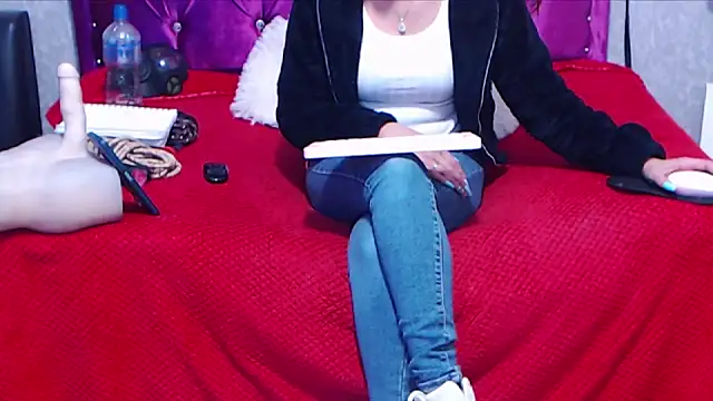 AyshaScott online show from September 18, 5:55 pm