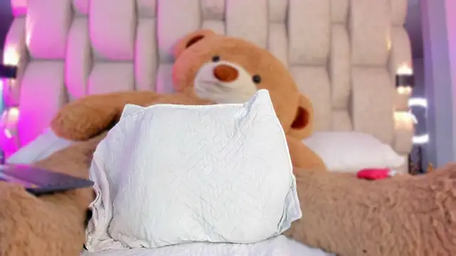  LauraTaylor  online show from October 28, 7:52 pm