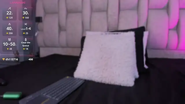  LauraTaylor  online show from September 12, 8:16 pm