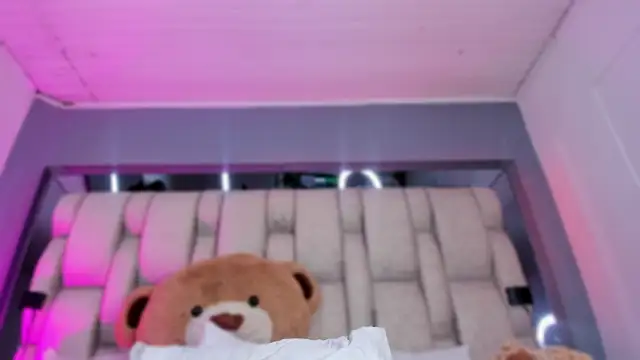  LauraTaylor  online show from September 19, 8:19 pm