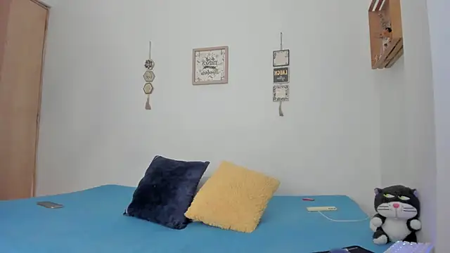 its me miley online show from February 18, 3:00 pm