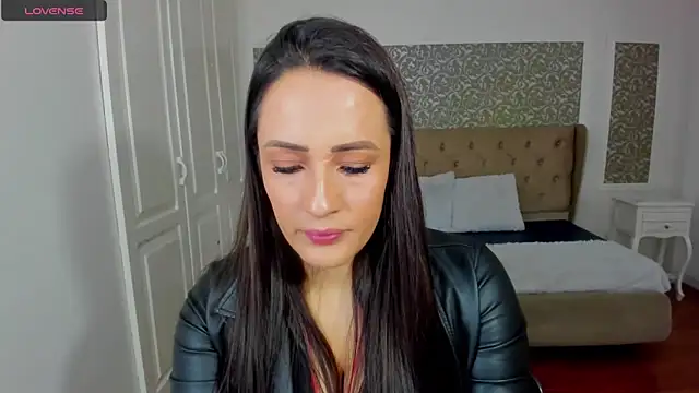 KimWessel  online show from December 22, 5:05 pm