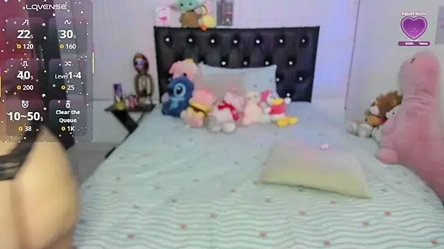 redgirlofficial online show from December 4, 7:32 am