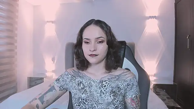 AnnyThompson  online show from January 8, 9:30 pm