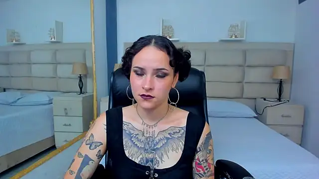 AnnyThompson  online show from October 17, 9:40 pm