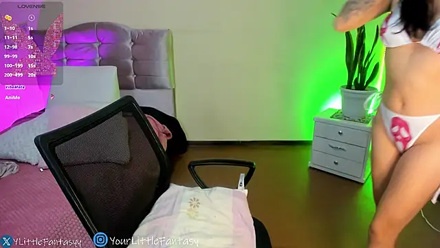 lauvelez   online show from July 17, 1:26 pm