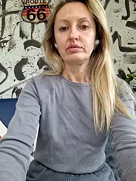 Miss    Mia  online show from October 1, 12:10 pm