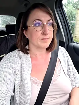 minierose online show from April 11, 9:24 am