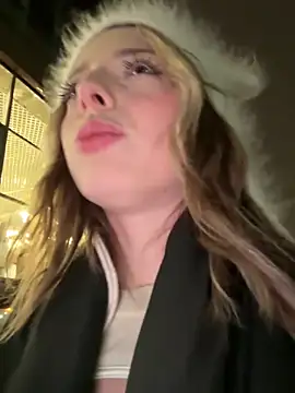 LoraaDoll online show from December 17, 5:39 pm