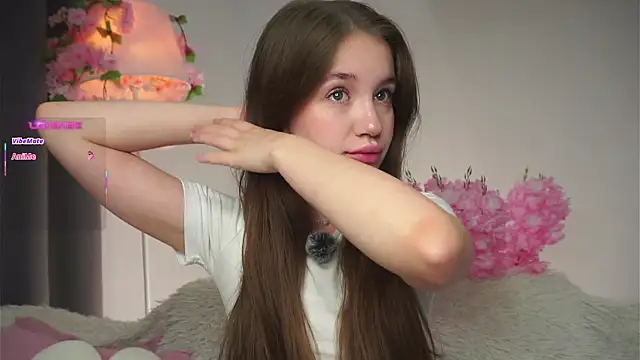 AmiLewis online show from September 24, 1:15 am