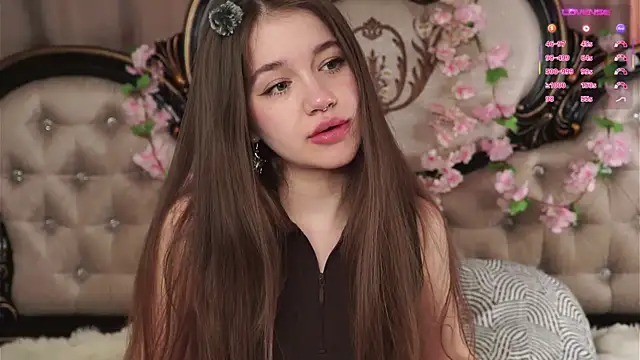 AmiLewis online show from April 7, 1:07 am