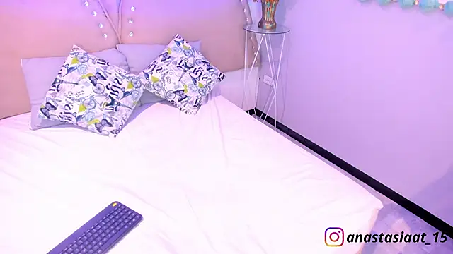 Miia Thompsonn online show from December 2, 3:52 am