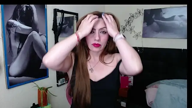 AnthonelaBella online show from April 16, 9:50 pm