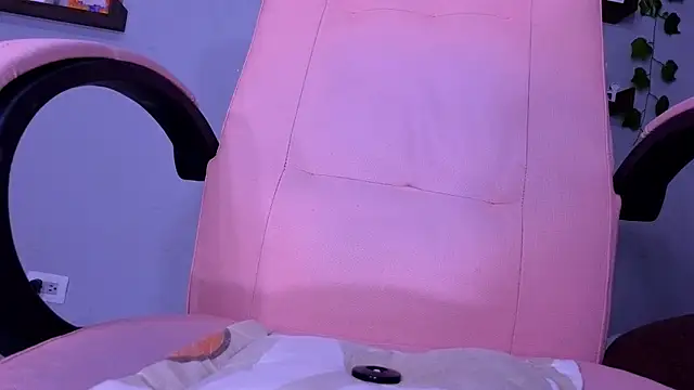 macey elliot  online show from September 18, 11:20 am