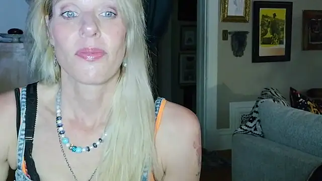 Glamazonx online show from April 19, 1:27 am