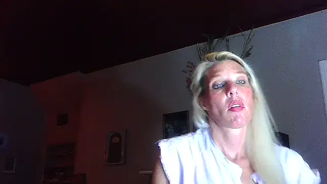 Glamazonx online show from October 4, 1:00 am