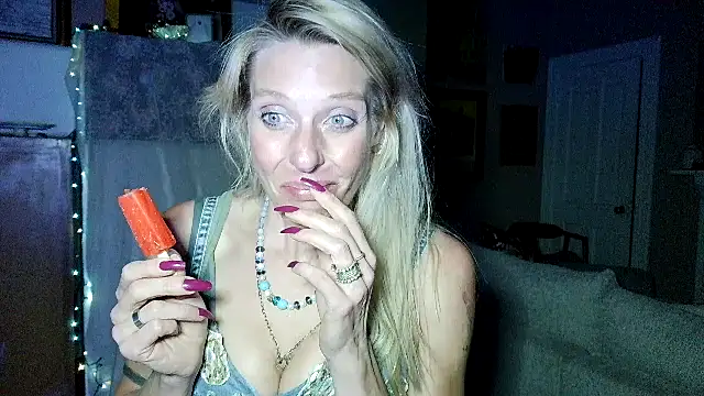 Glamazonx online show from April 15, 5:52 am