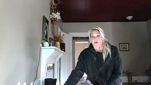 Glamazonx online show from September 24, 5:45 pm