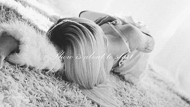 misschloe   online show from September 12, 12:33 am