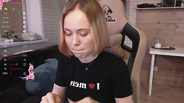 lucy mirror online show from October 13, 9:17 pm