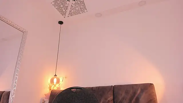 Isabella francoo online show from December 4, 1:24 pm