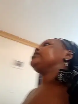 queennapal online show from March 30, 1:22 pm