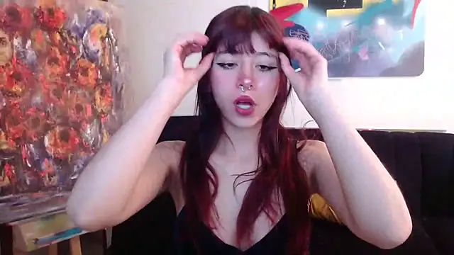 SuzzyyM online show from October 3, 7:52 pm