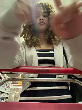 Lianh Benett online show from February 21, 2:40 pm