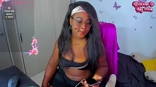 Naomii King online show from June 19, 6:55 pm
