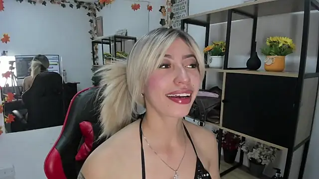 LilithCooperr  online show from October 2, 10:59 pm