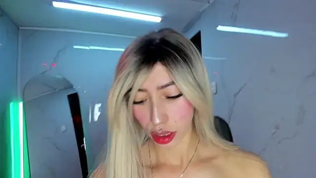 LilithCooperr  online show from October 6, 10:36 pm