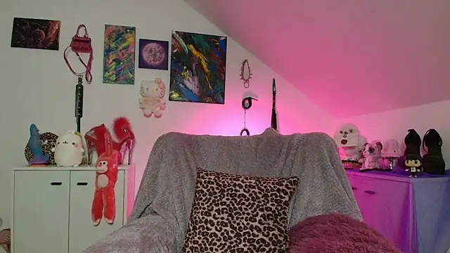 PinkHurricaneOfficial online show from October 3, 8:25 pm