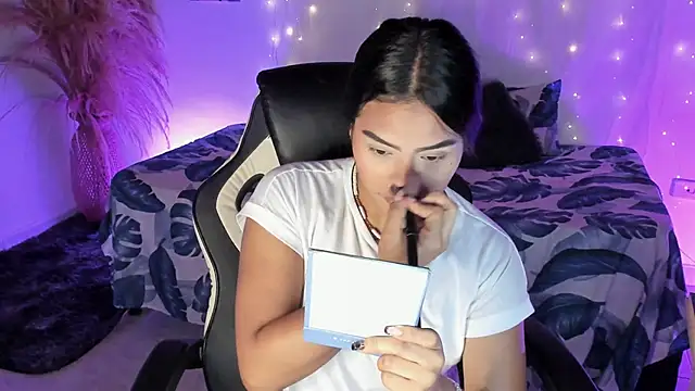 Riana Kean online show from March 29, 1:26 am