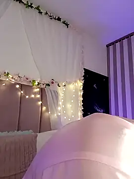 Julie Bennet online show from April 22, 2:19 am